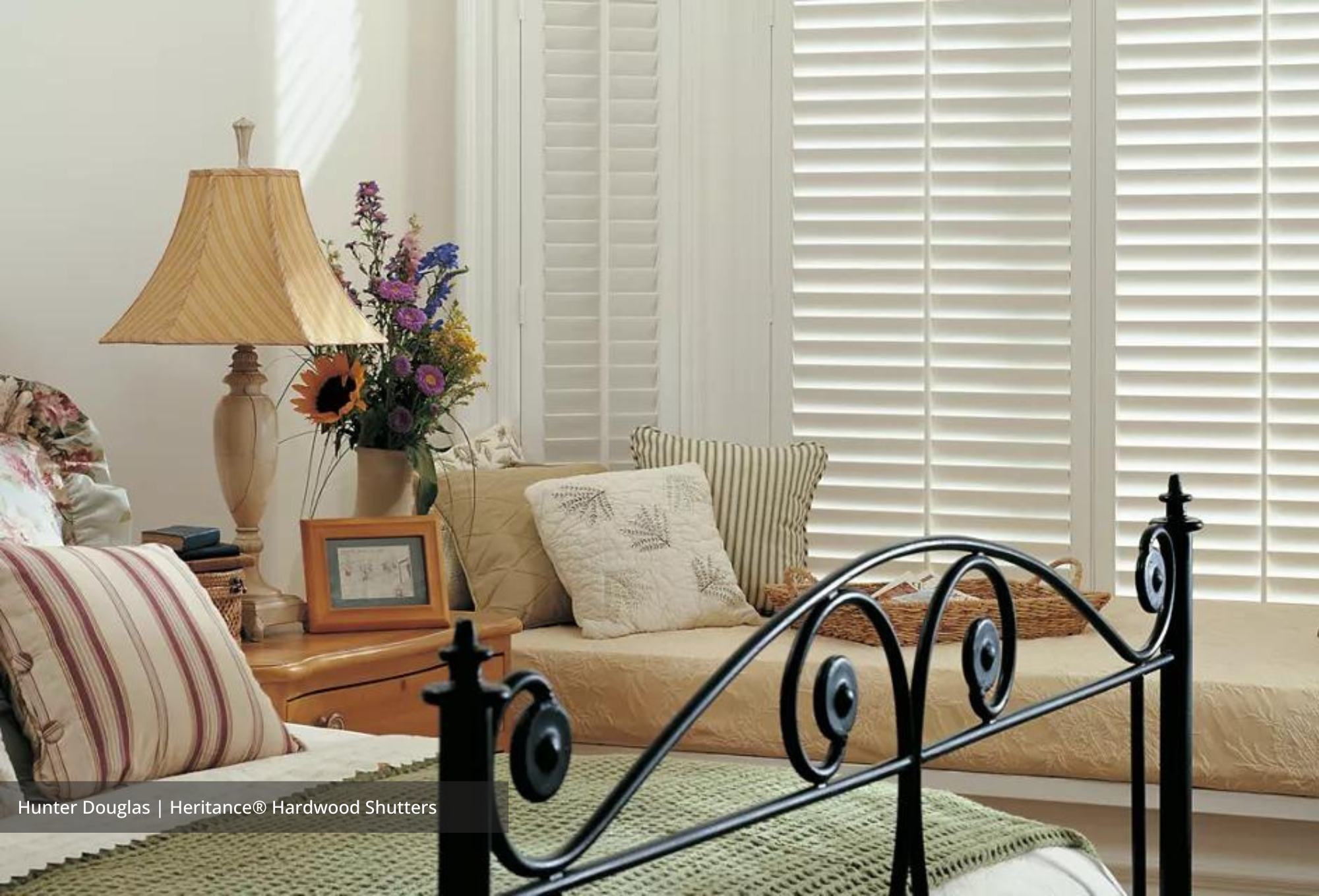 Hunter Douglas cellular blinds bay window blinds. How to decorate a bay window in Chicago, Illinois. 
